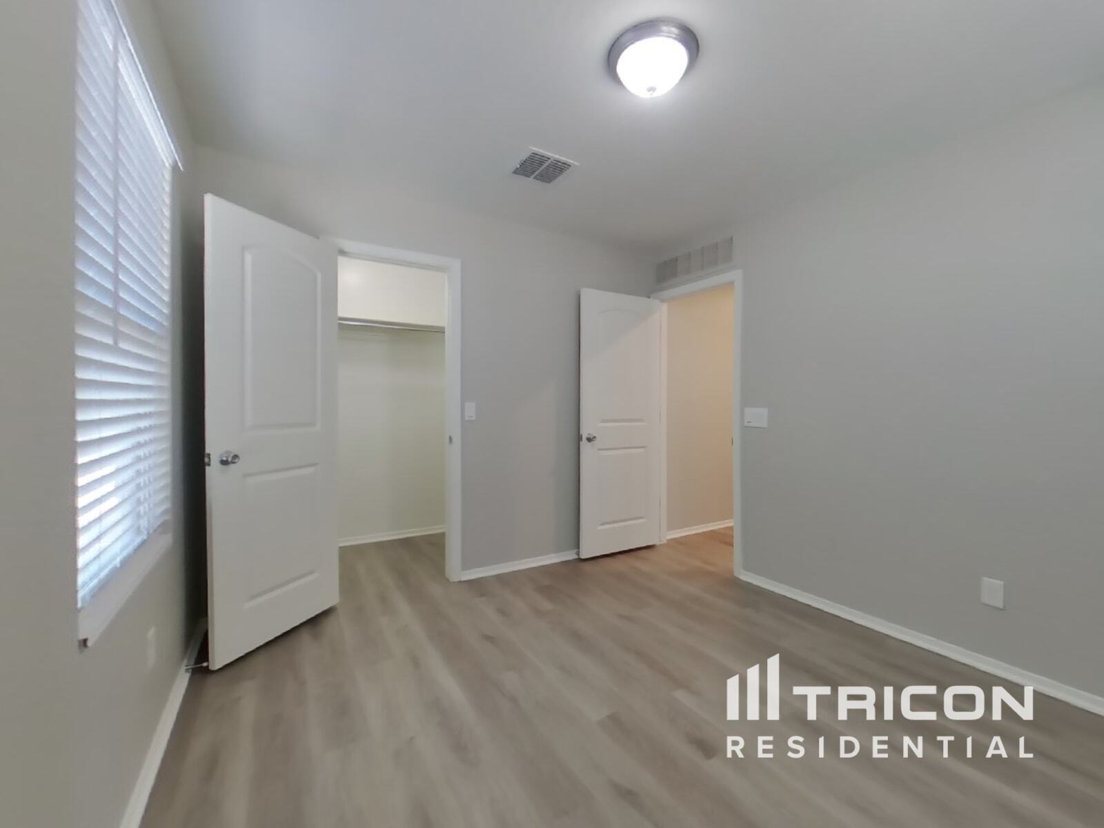 Building Photo - 16562 W Sierra St