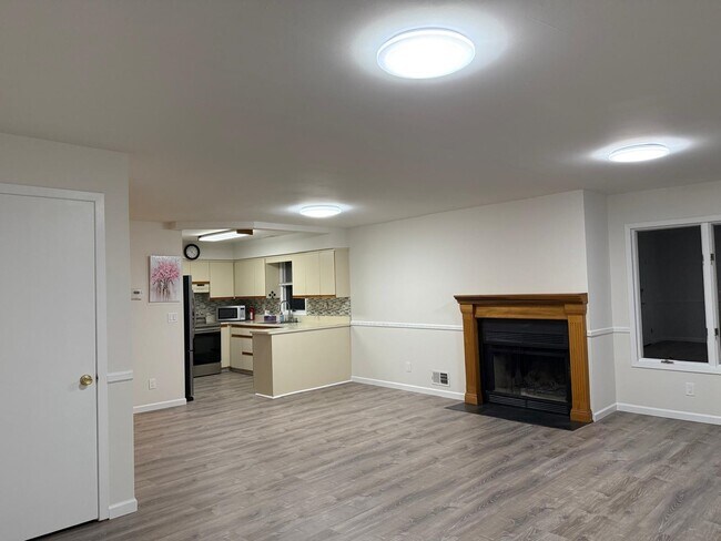 Building Photo - 700 10th St