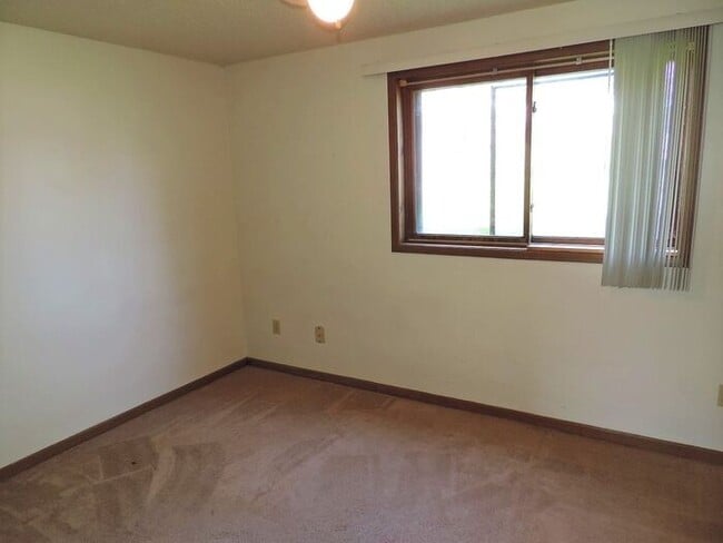 Building Photo - $900 | 1 Bedroom, 1 Bathroom Condo | Cat Friendly* | Available for Immediate Move In!