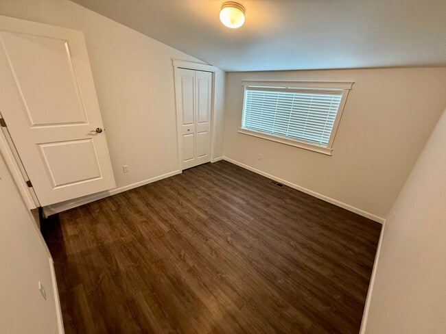 Building Photo - 1329 Elm St