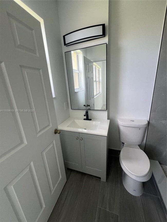 Building Photo - 1655 NE 33rd Rd