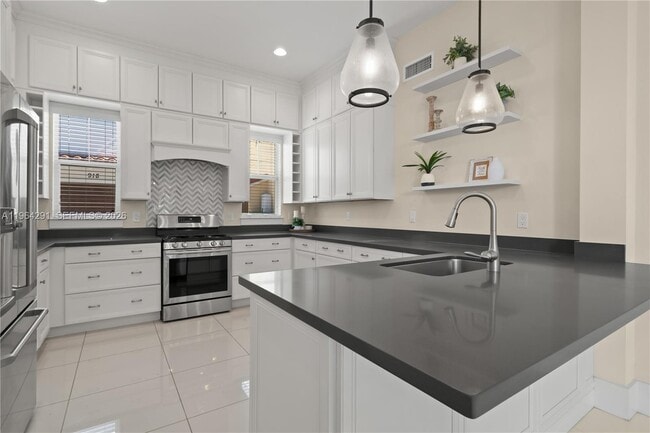 Building Photo - 912 NE 17th Way