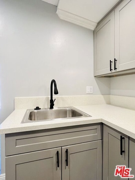 Building Photo - 14236 1/2 Tiara Street Unit