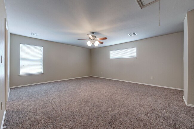 Building Photo - ** $500 Off Move-in Special ** Gorgeous 4 ...
