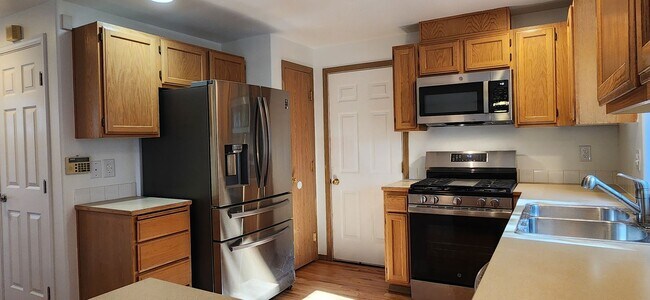Building Photo - 3 bed 2.5 bath Single Family Home, Monroe ...