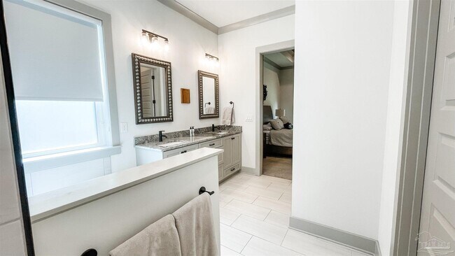 Building Photo - 1633 E Hatton St