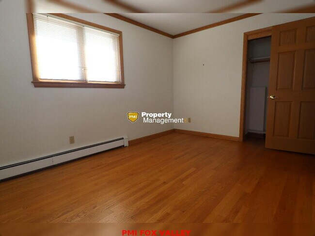 Building Photo - Beautiful Home Appleton