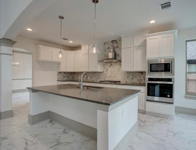 Building Photo - 712 Fall Rock Branch Dr