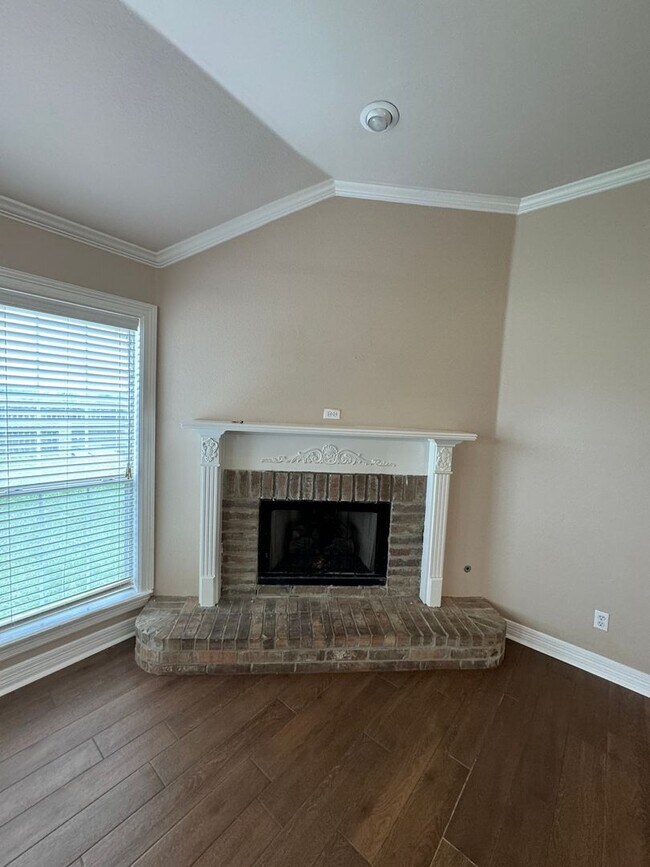 Building Photo - 1002 Creole Dr
