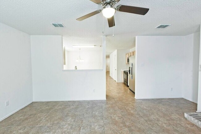 Building Photo - 2508 Clear Brook Dr