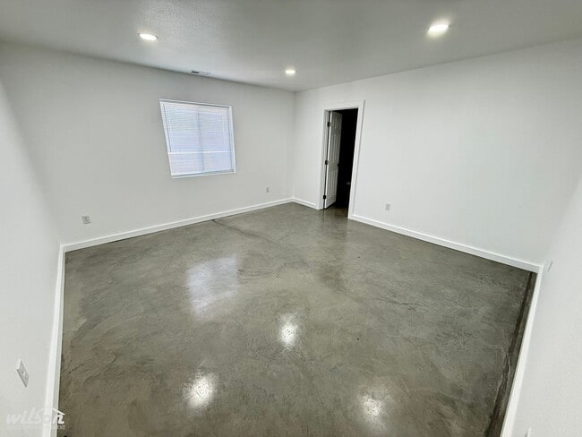 Building Photo - 2503-2505 S 47th Ave