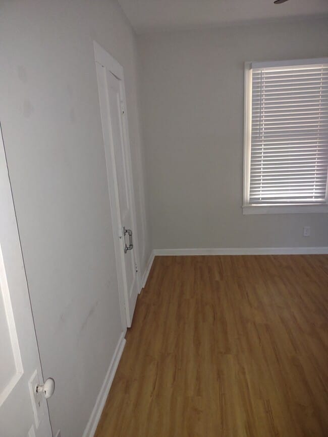 Building Photo - 1711 E Lee St