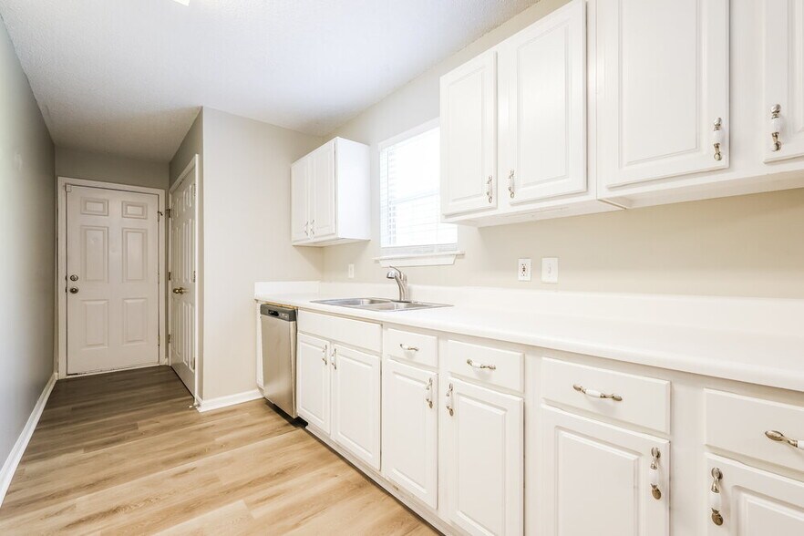 Building Photo - 555 Jackson Lake Rd