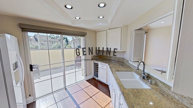 Building Photo - Dual Master Two Bedroom Townhouse in Gated...