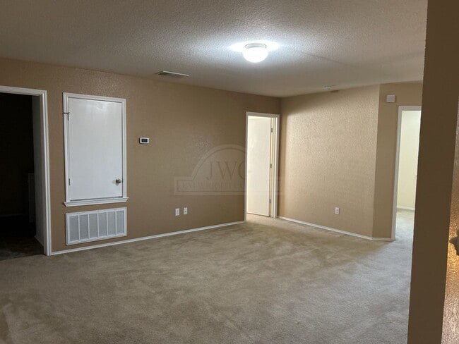 Building Photo - 204 W Gemini Ln