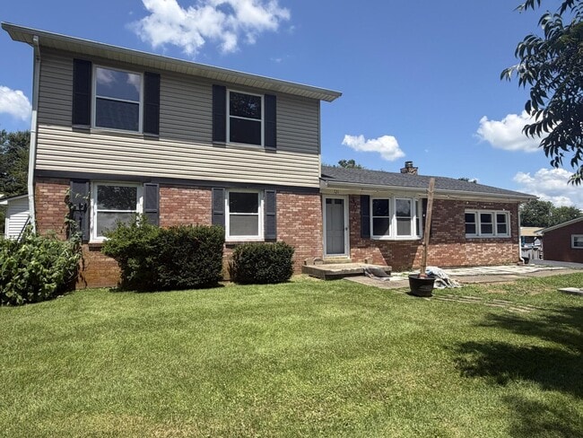Building Photo - 721 Wayland Dr