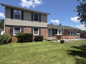 Building Photo - 721 Wayland Dr