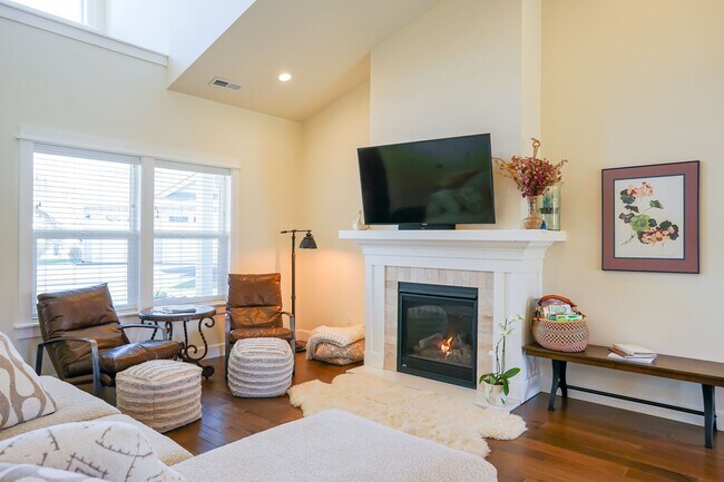 Building Photo - Beautiful Dover Bay Home