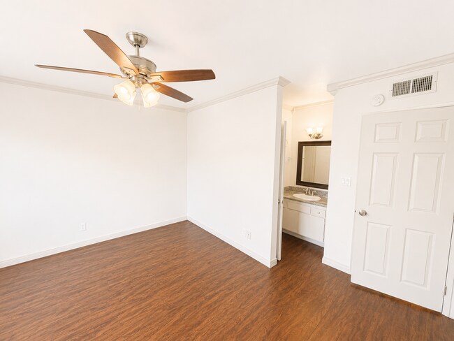 Building Photo - 6821 Alvarado Rd