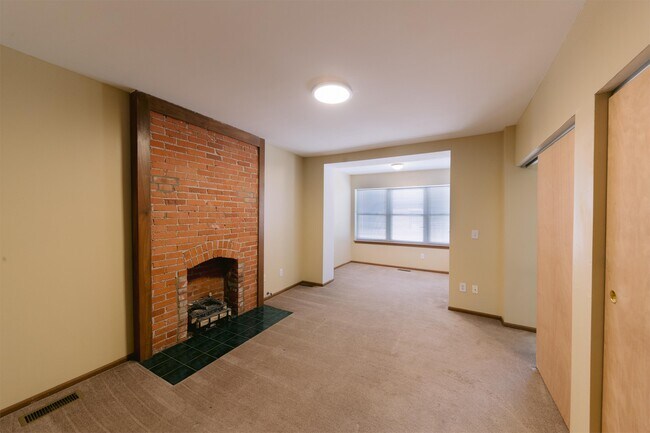 Building Photo - 252 S Washington Ave