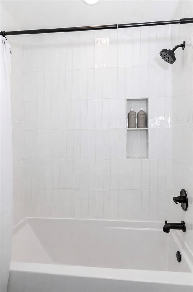 Building Photo - 2480 Penmar Ave