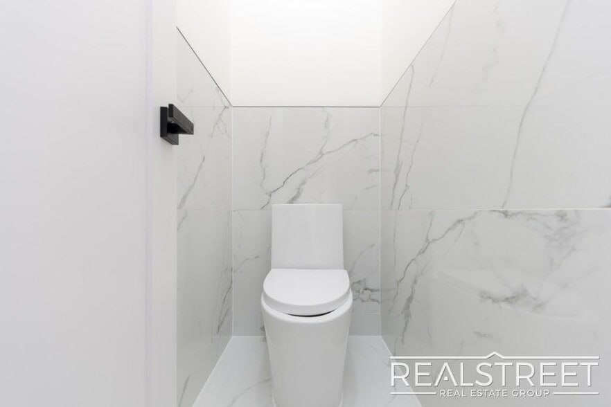 Building Photo - Brand New 3 Bed, 2 Bath with In-Unit Laund...