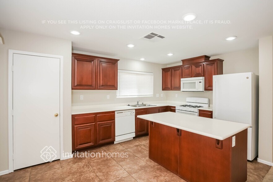 Building Photo - 9029 Spirit Canyon Ave