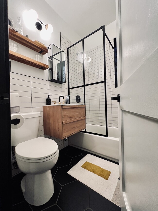 Building Photo - 2944 N Broadway