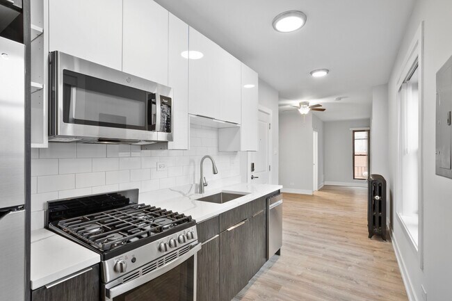 Building Photo - 1651 W Jonquil Terrace