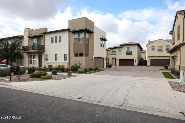 Building Photo - 1830 S Follett Way