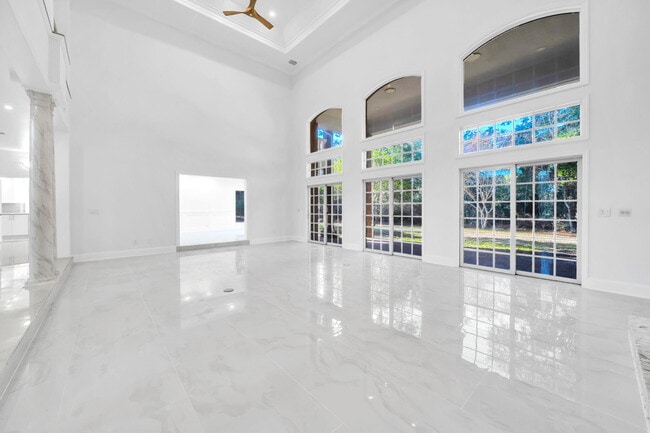 Building Photo - 1524 Glenlake Cir