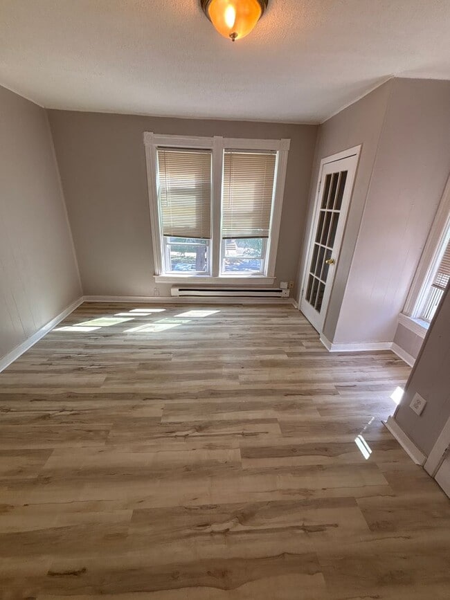 Building Photo - 446 Pierce St NE