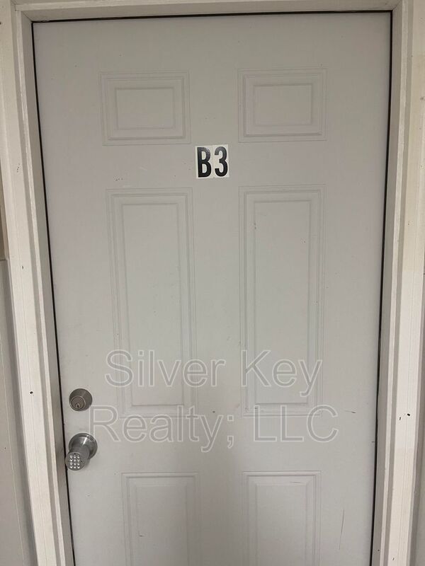 Building Photo - 123 S Victoria Rd