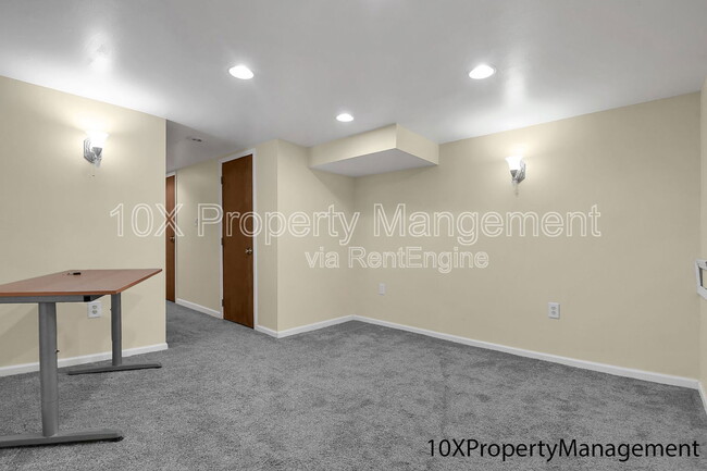 Building Photo - 171 Glenkirk Dr