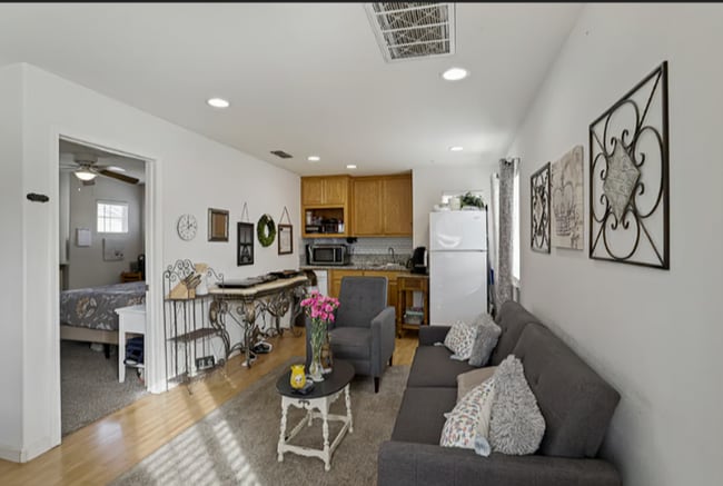 Building Photo - Private One Bedroom One Bath Mother-in-Law...