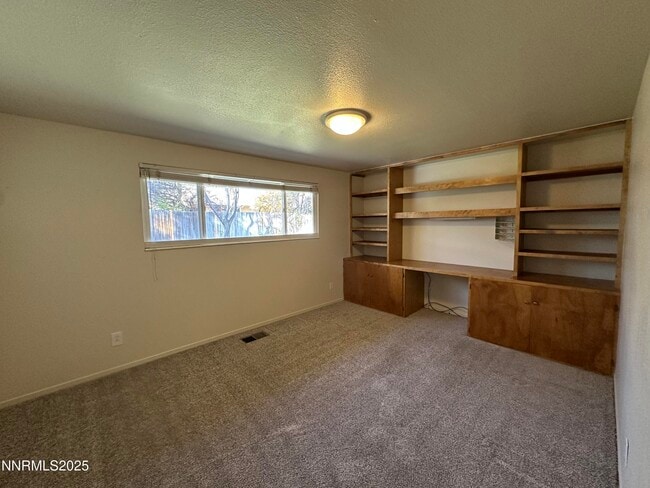 Building Photo - 835 Singingwood Dr