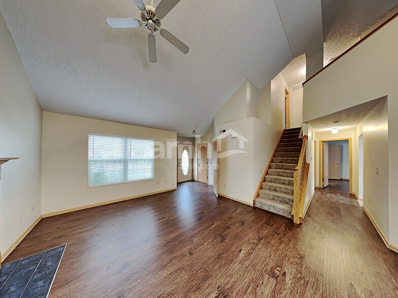 Building Photo - 5213 Echelon Dr