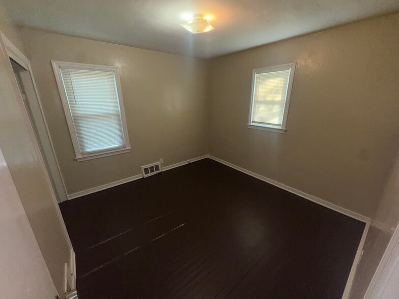 Building Photo - 4924 N 64th St