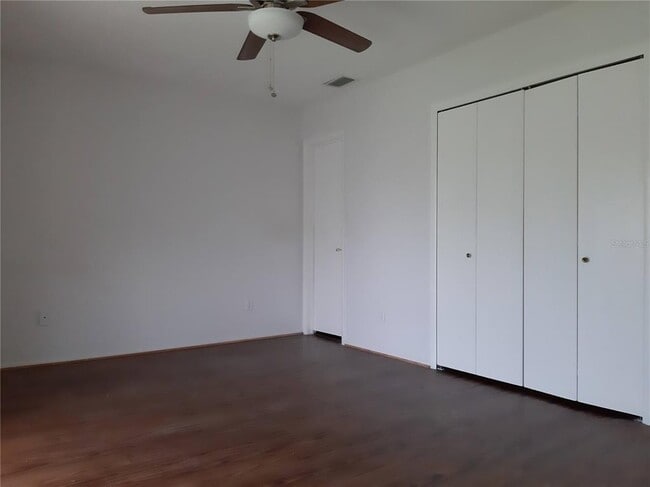 Building Photo - 824 Town Cir