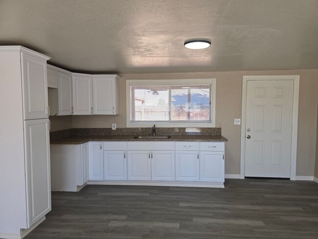 Building Photo - For Rent – Remodeled 2-Bedroom Home in California City!
