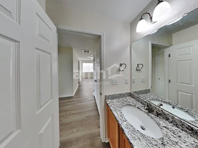 Building Photo - 2616 Coach House Loop