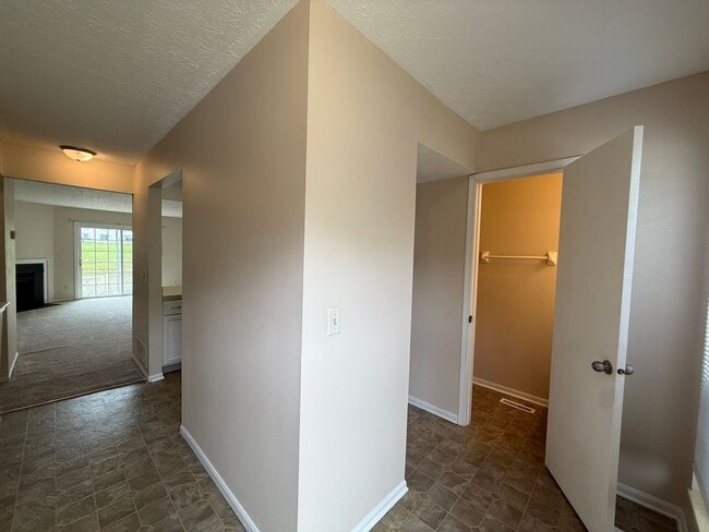 Building Photo - 5931 Shadow Lake Cir