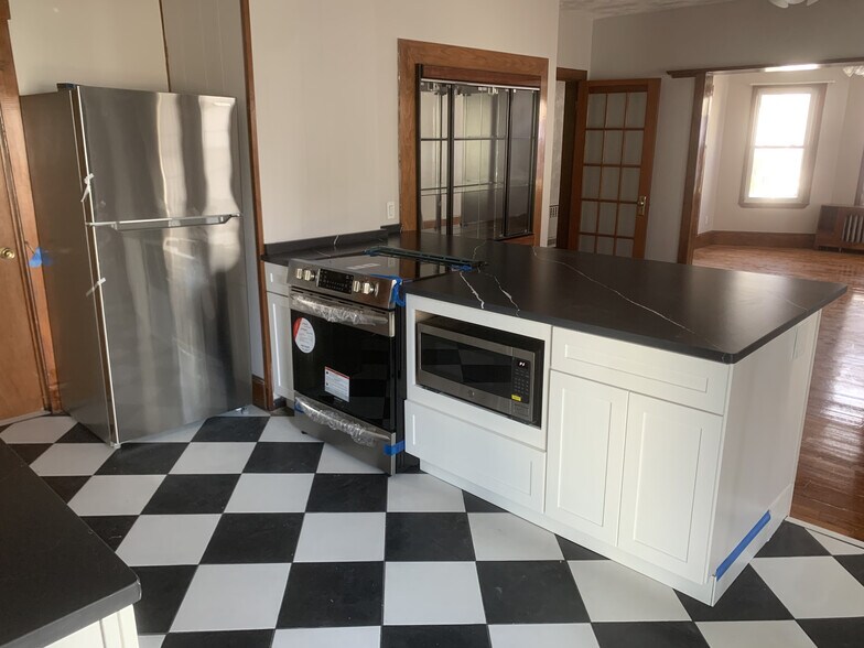Building Photo - 81 Litchfield St