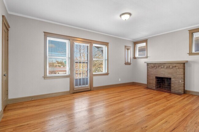 Building Photo - 4918 Tholozan Ave