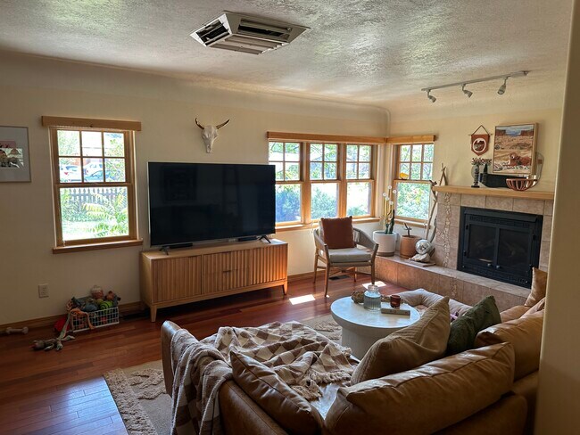 Building Photo - 143 E 100 N