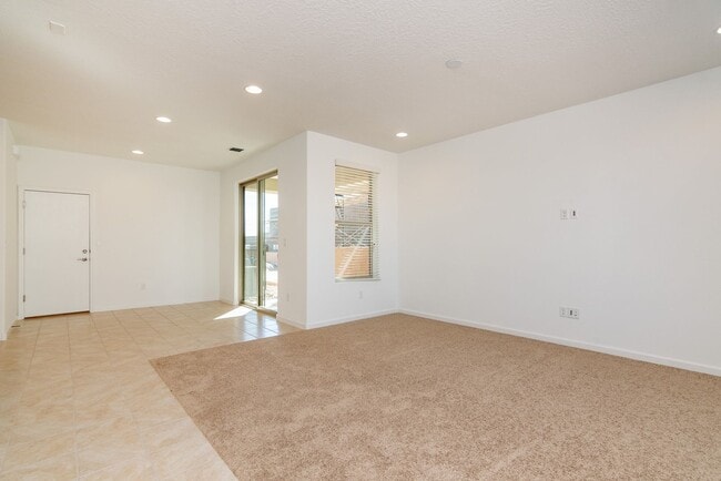 Building Photo - Brand New Pulte Townhouse Available Now