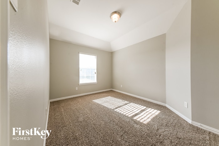 Building Photo - 3108 Silver Creek Dr