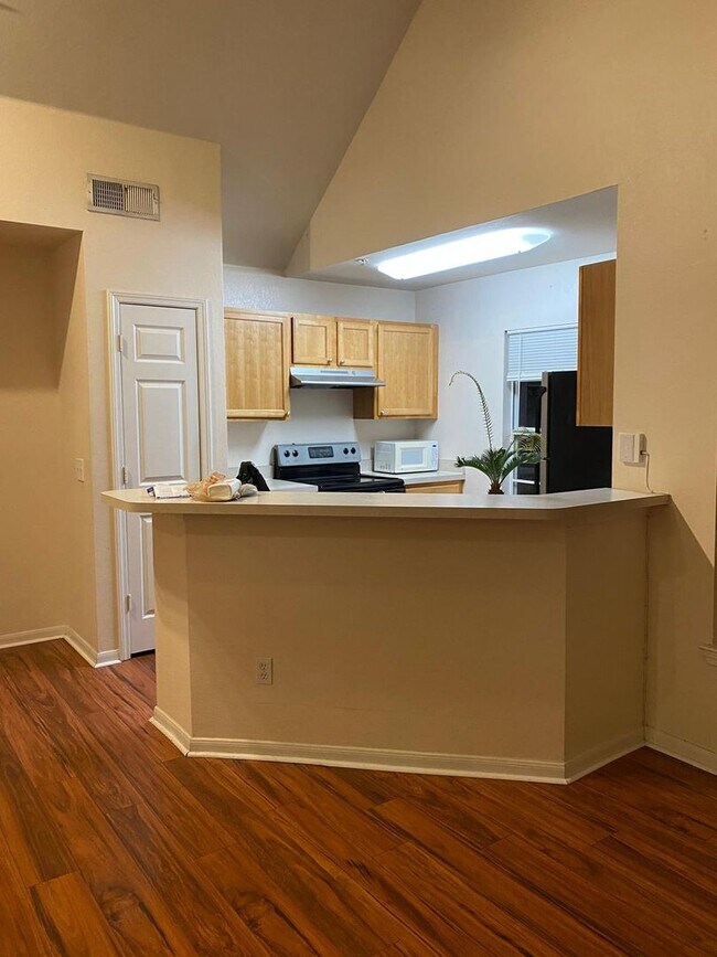 Building Photo - 1 bedroom 1 bath condo