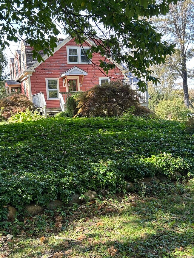 Primary Photo - 33 Mountain Ln