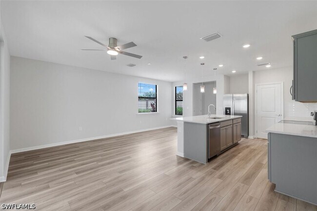 Building Photo - 27907 Radiant Ct